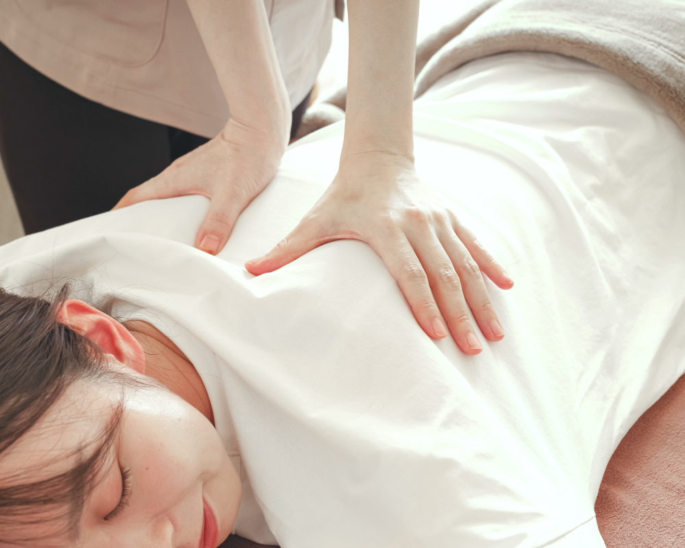 芦屋のリハビリ・パーソナルトレーニングサロンReHAB.の整体写真